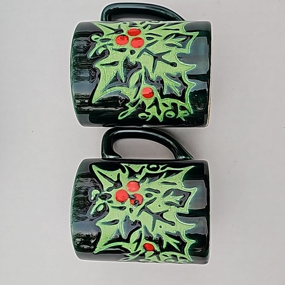 Vintage HTF Green Christmas Holly Berry 4 Piece Mug Set - Picture 5 of 12
